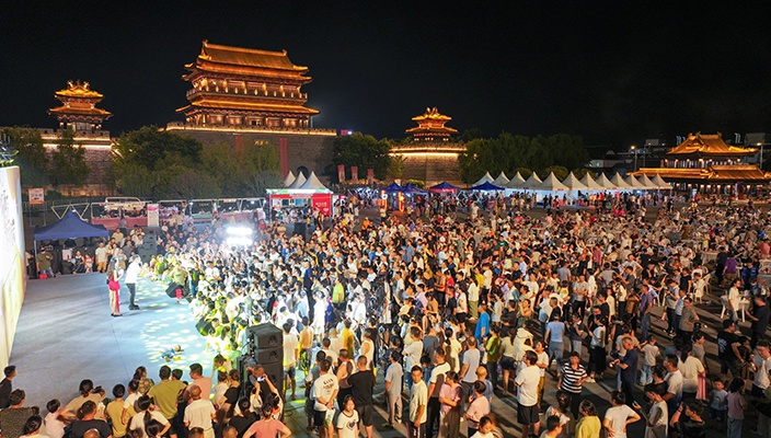 “夜經(jīng)濟”點燃煙火氣，市民樂享“文旅盛宴”